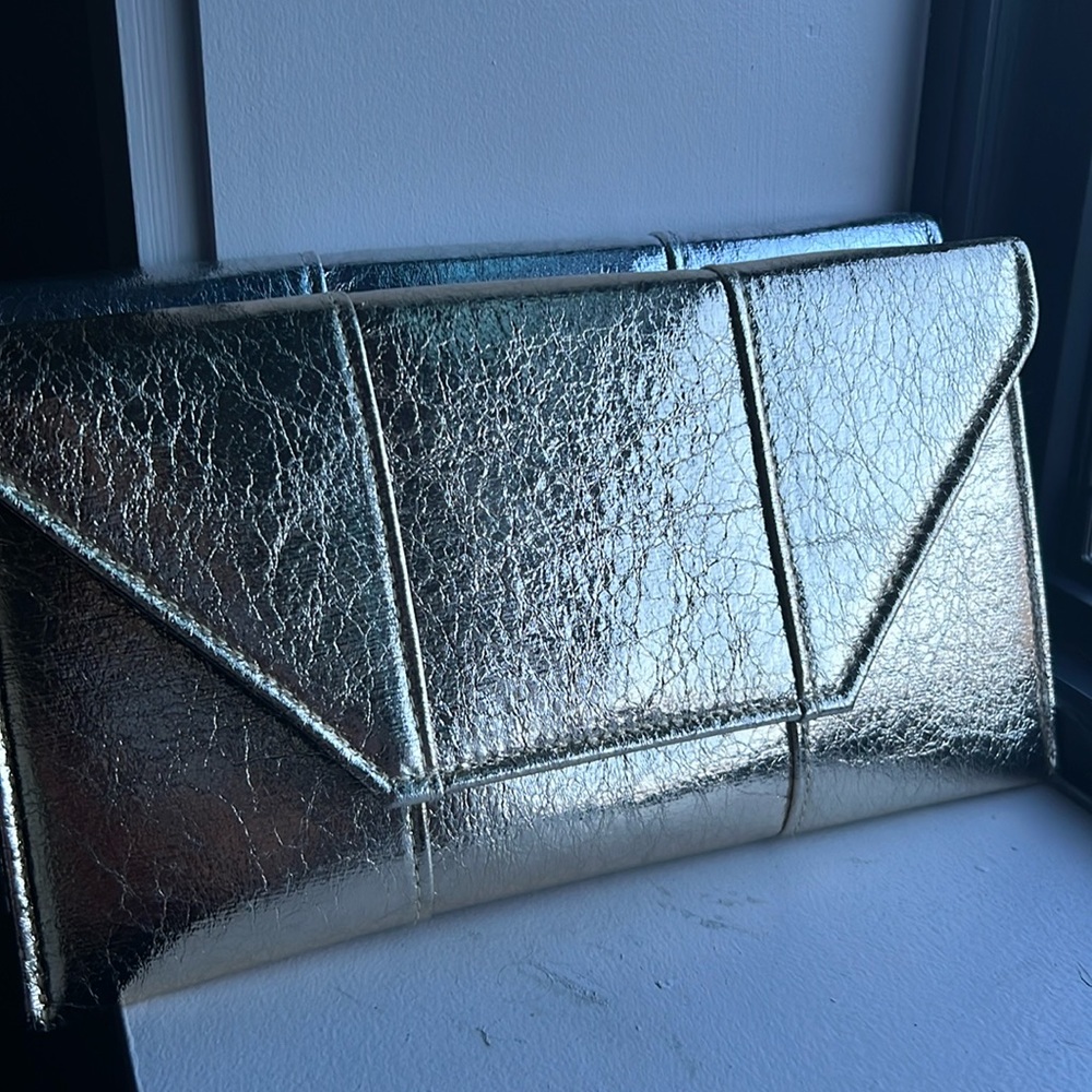 Gold clutch